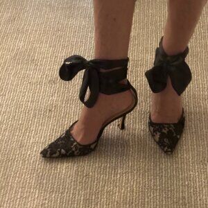 Manolo Blahnik Lace & Ribbon Heels 39.5